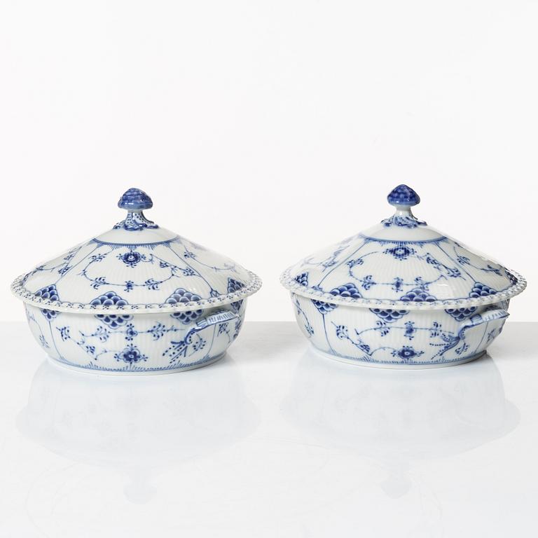 Royal Copenhagen, terriner med lock, ett par, "Musselmalet Helblonde", Danmark, 1979-83.