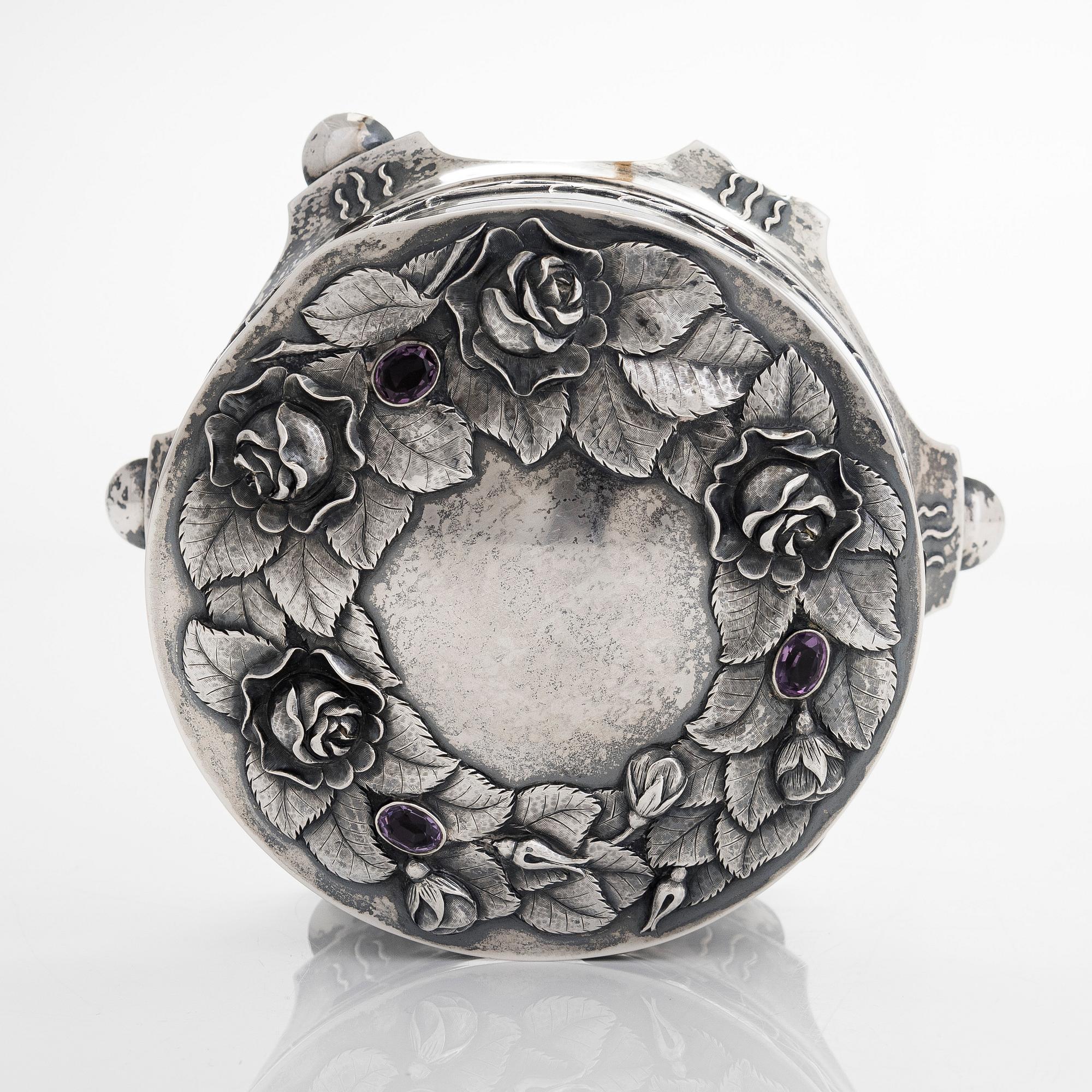A silver jewellery box with cut amethysts, Sahlstedt, Turku 1921.