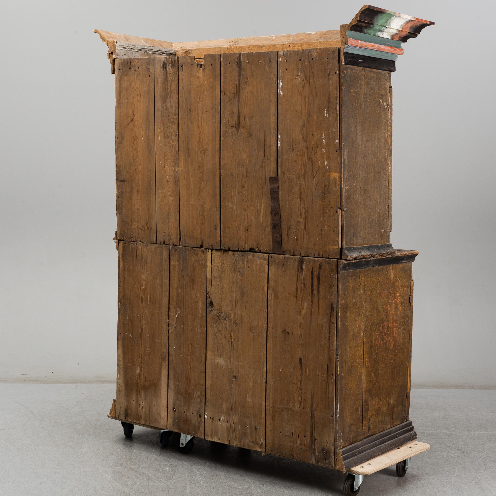 A painted pine cabinet from Ångermanland, 18th Century.