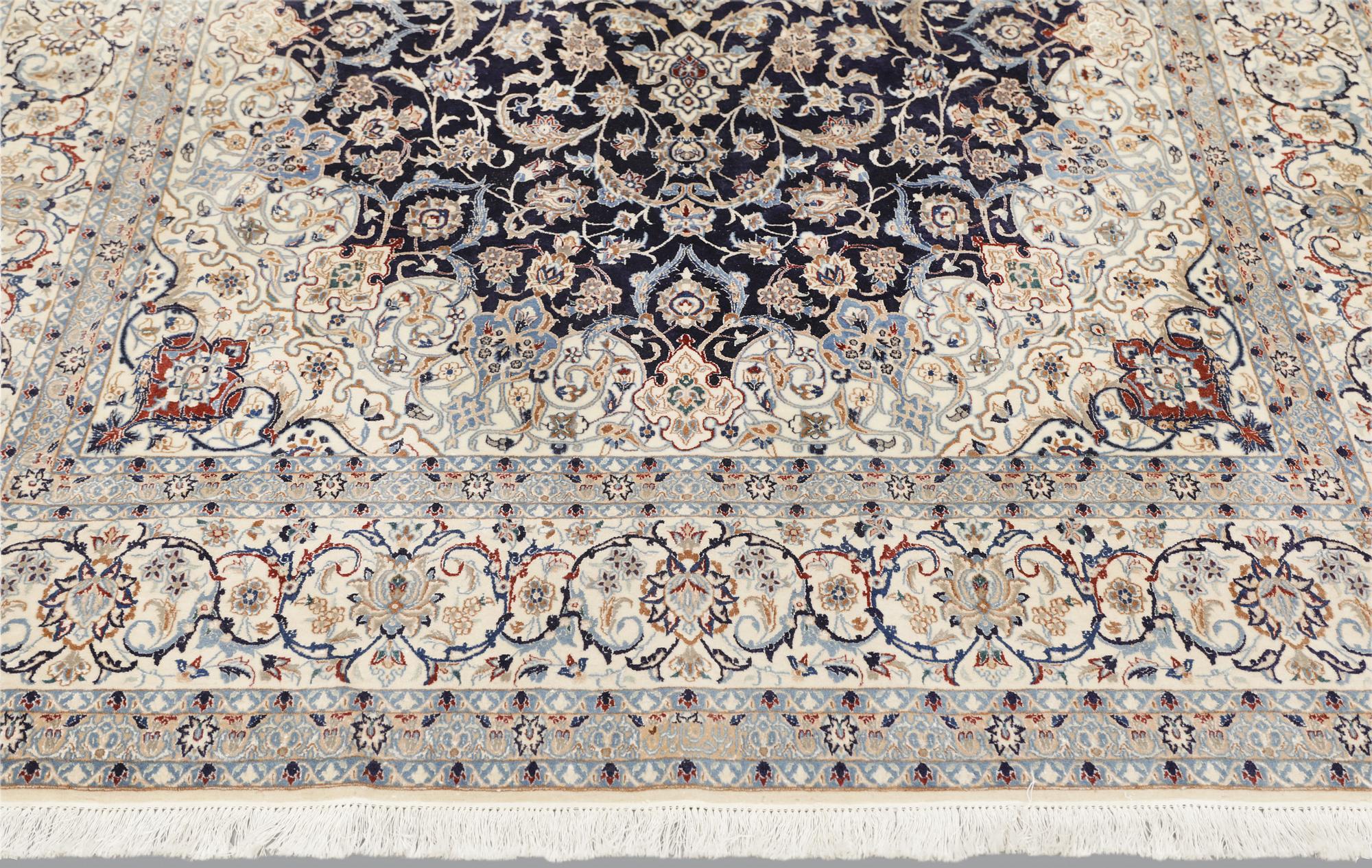 A part silk Nain carpet, so-called 6LAA, approx. 320 x 200 cm.