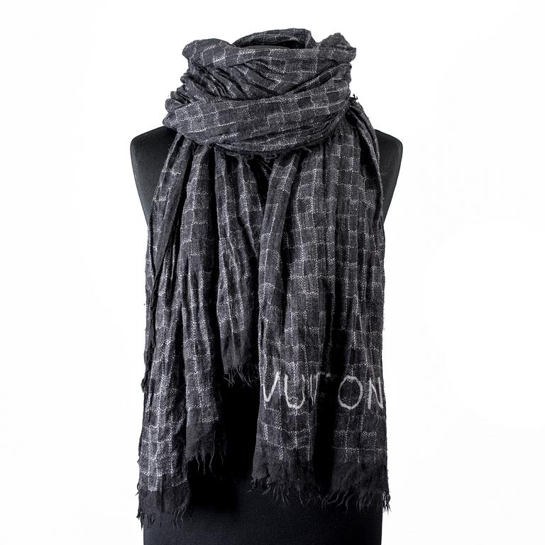 SCARF, Louis Vuitton.