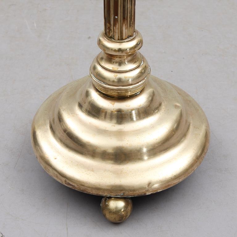 GOLVLAMPA, 1900-talets första hälft.