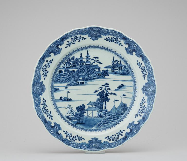 FAT, porslin. Qing dynastin. Qianlong 1736-95.