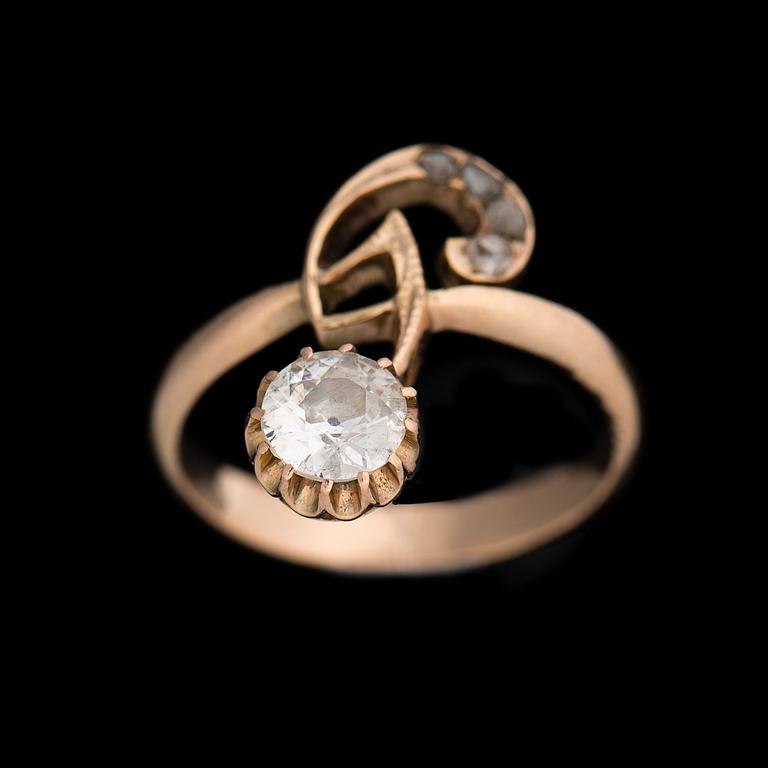 A RING, old cut diamond, 14K (56) gold. Vilnius, early 1900s.