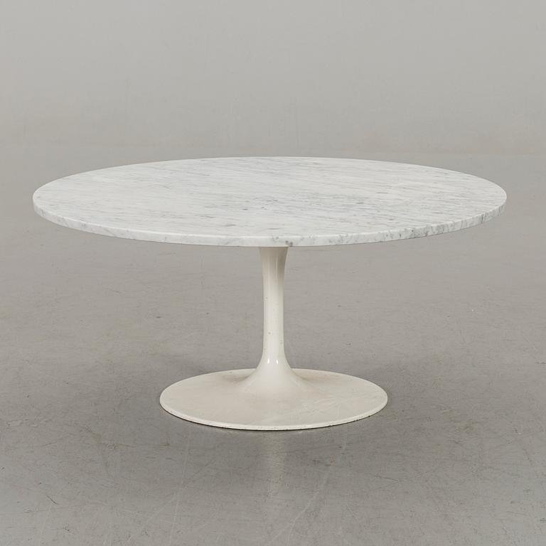 A MARBLE TOP SOFA TABLE, end of 20th century.