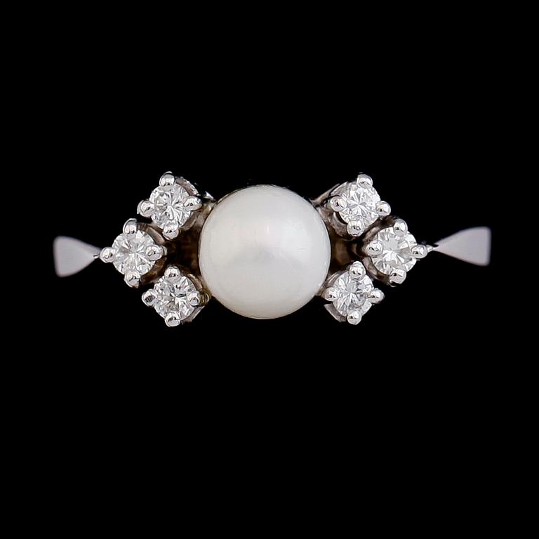 RING, 18 k vitguld, pärla och briljantslipad diamanter tot ca 0.18 ct. Vikt ca 3,8 g.