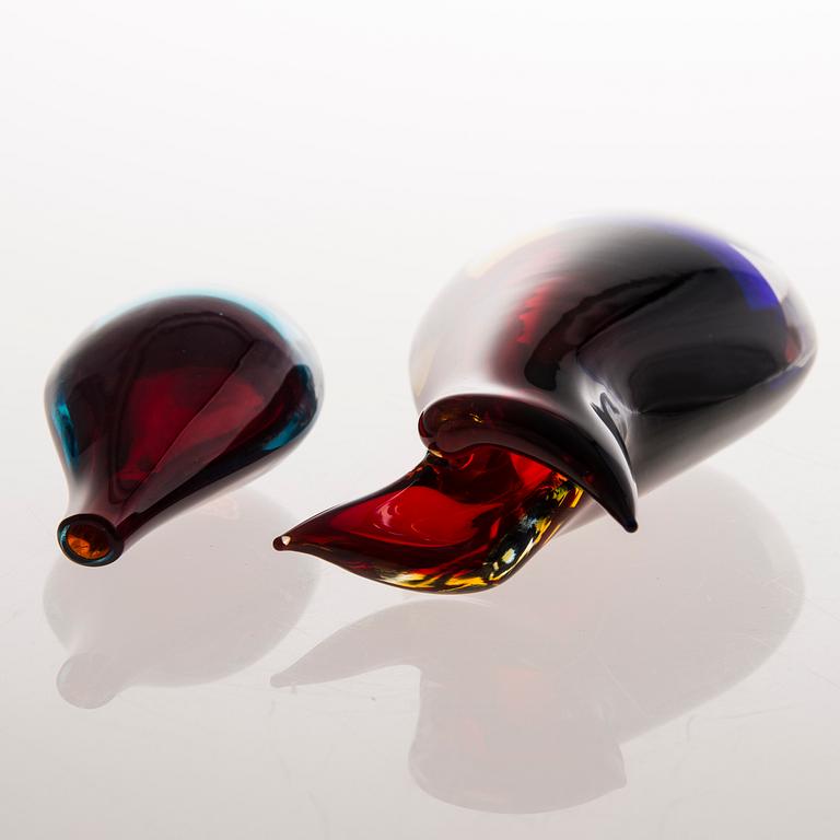 KONSTGLAS, 2 st, Murano, ena signerad Luigi Onesto, etikettmärkt Vetreria Artistica Oball. 1900-talets senare hälft.