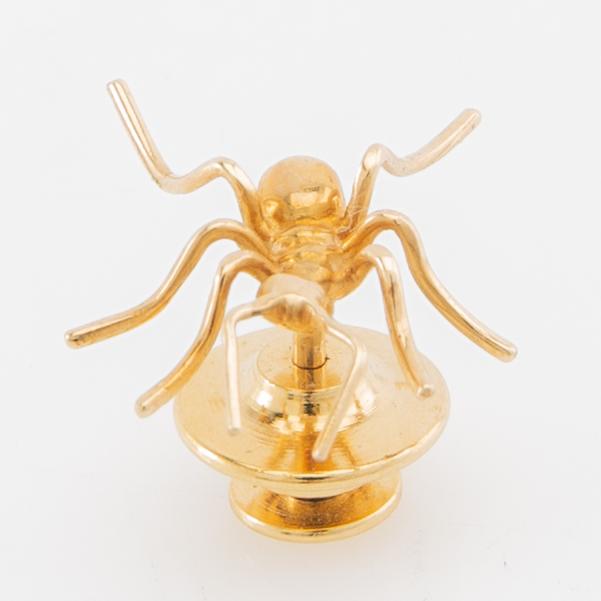 Olle Ohlsson, brooch in the form of an ant, 18K gold and yellow metal.