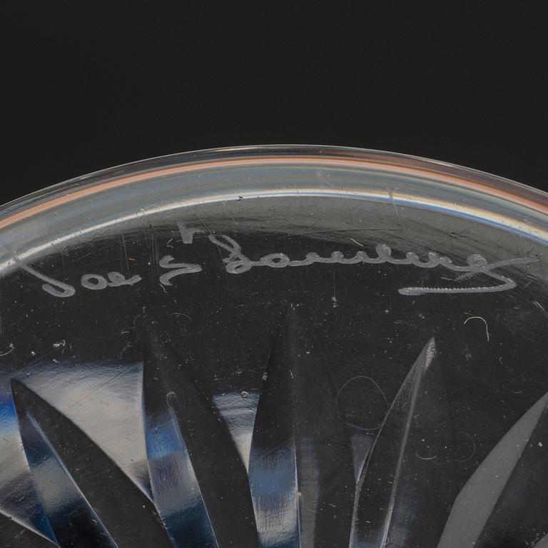 12 wine glassen and a carafe, VAL SAINT LAMBERT.