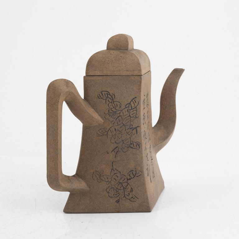 A Chinese yixing teapot with cover, Republic period, 20th century.