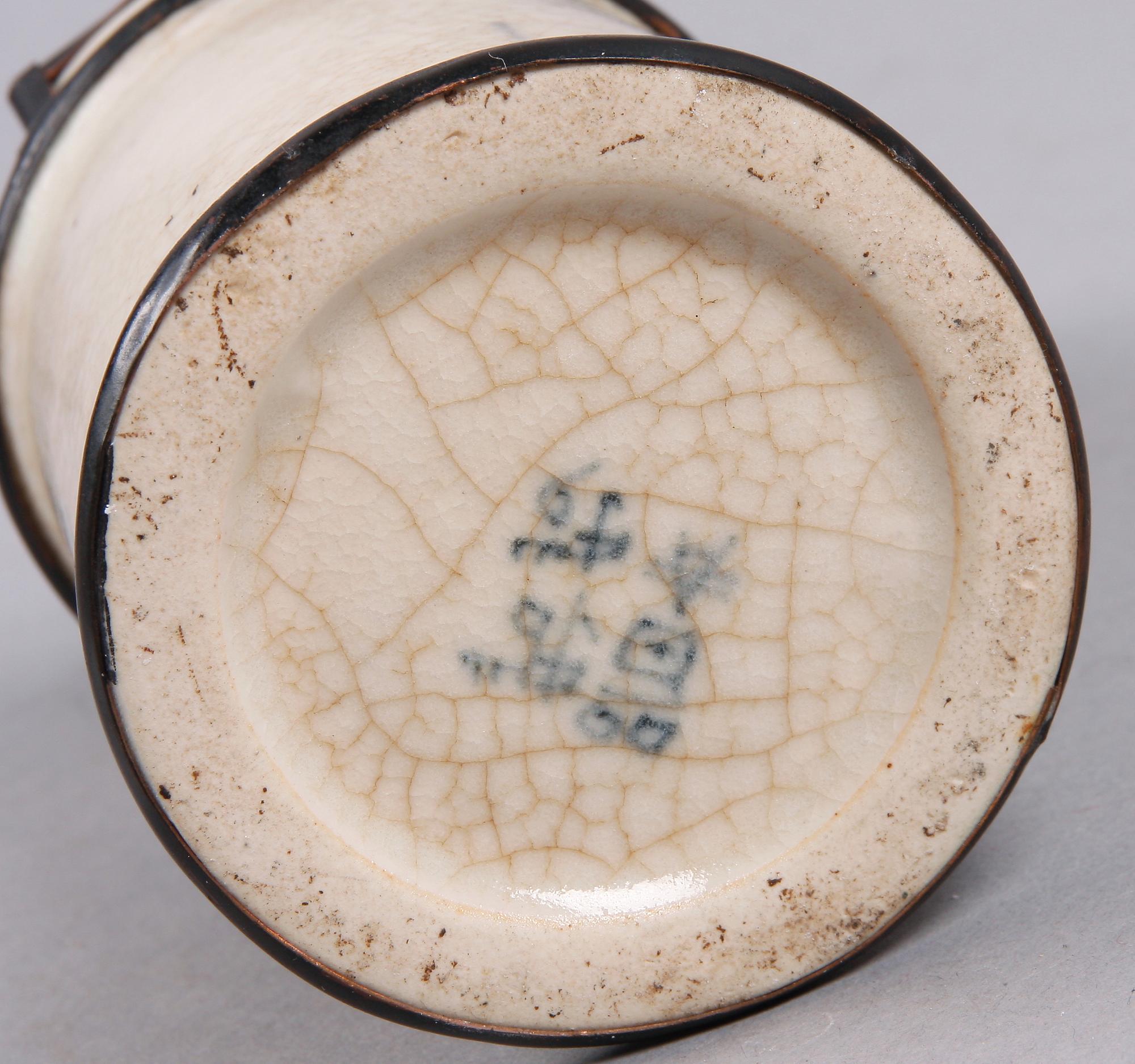 OPIUMPIPA, porslin, metall, Kina sent 1800-tal.