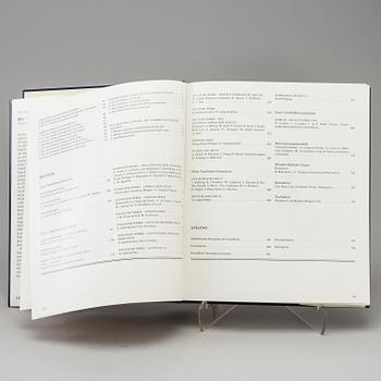 A set of 5 watch books.