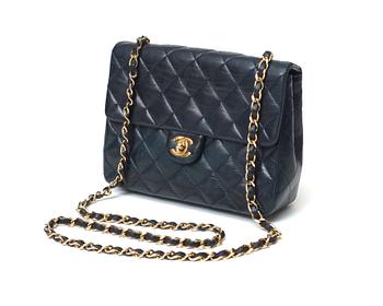 318. A 1970s black quilt leather shoulder bag by Chanel.