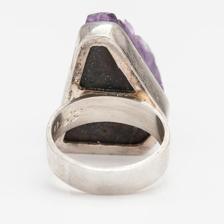 Helge Narsakka, Ring, ametist. För Kaunis koru. Lahtis 1963.