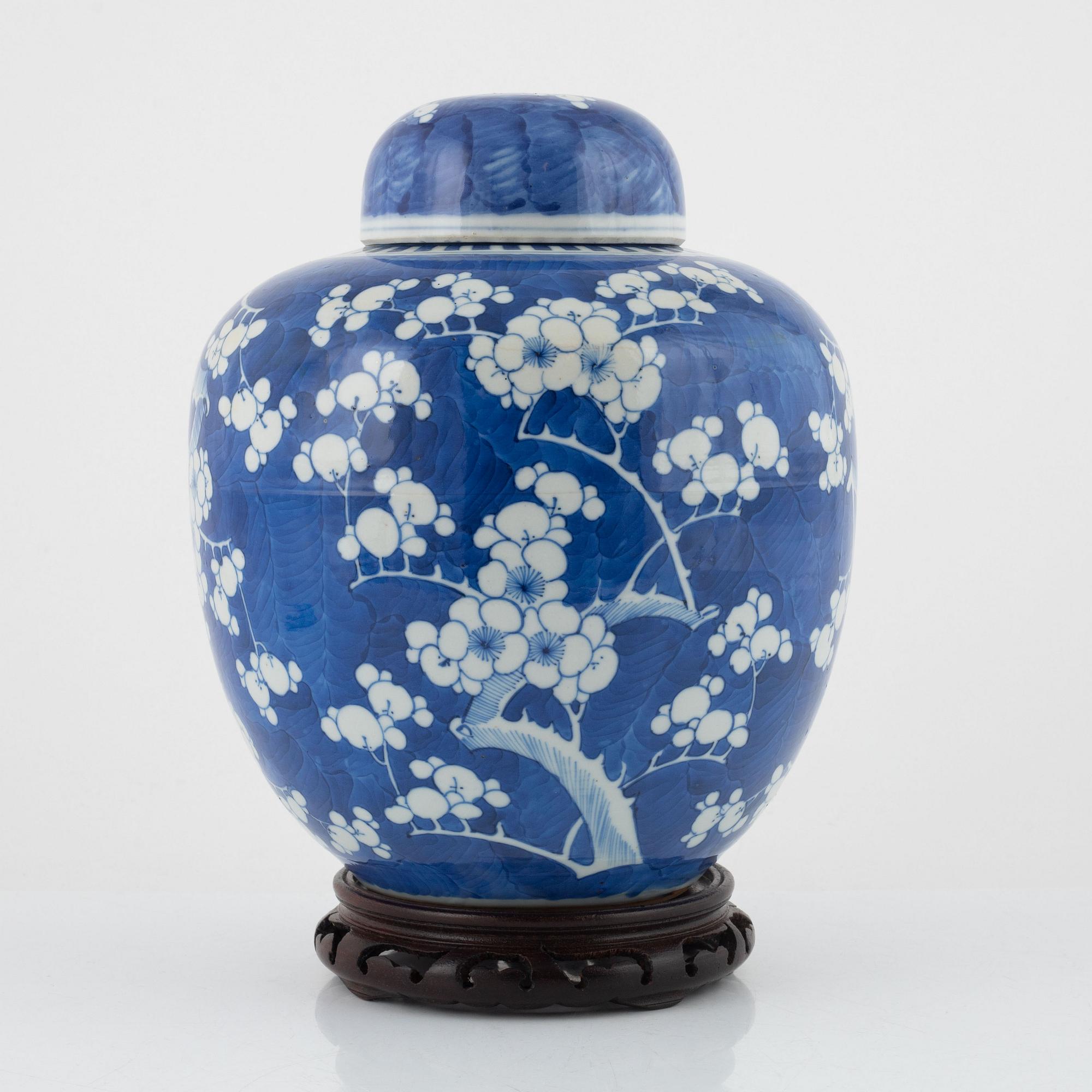 A blue and white porcelain ginger jar, China, 20th century.