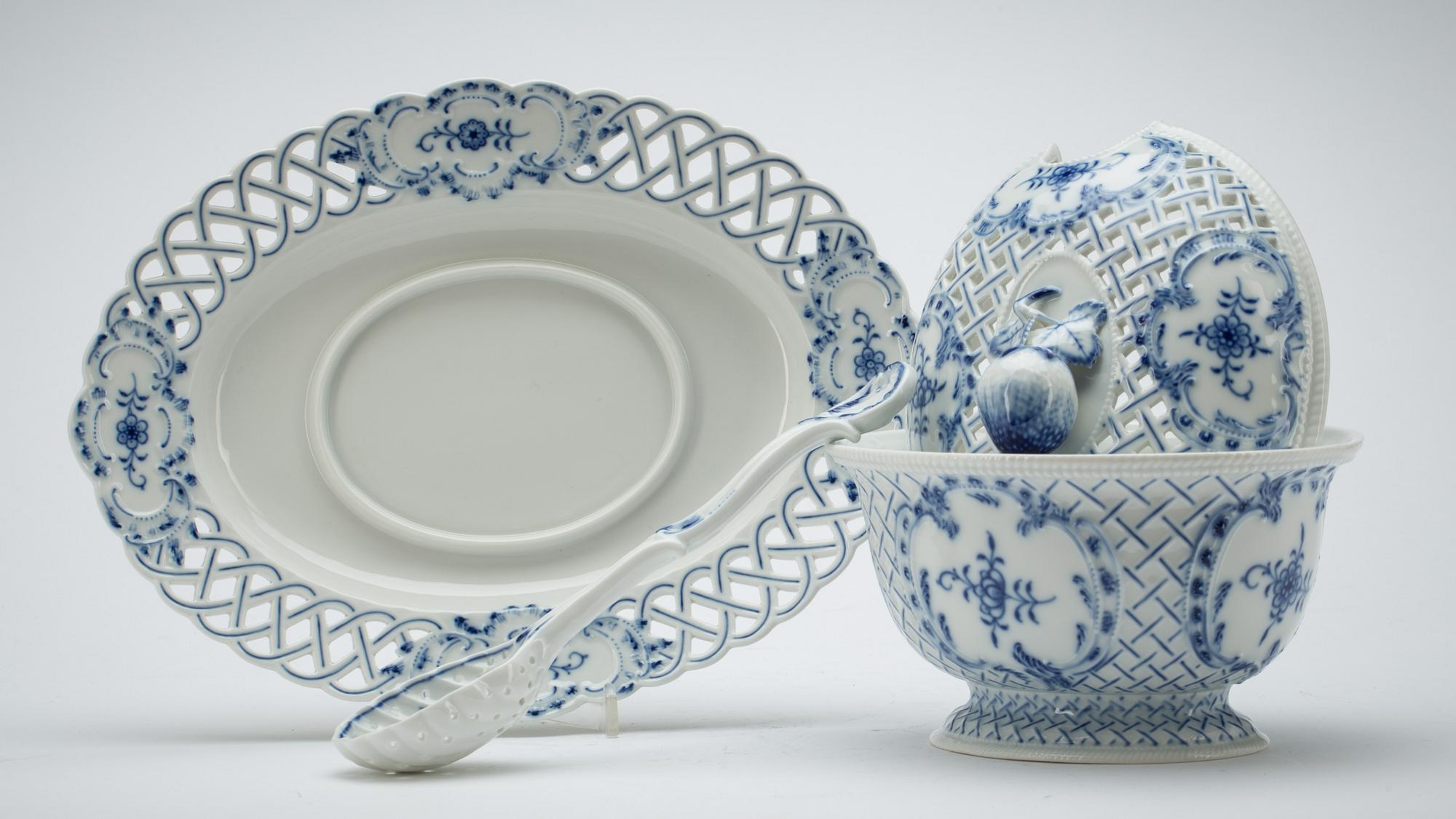 TERRIN på FAT med SLEV, porslin, Meissen.