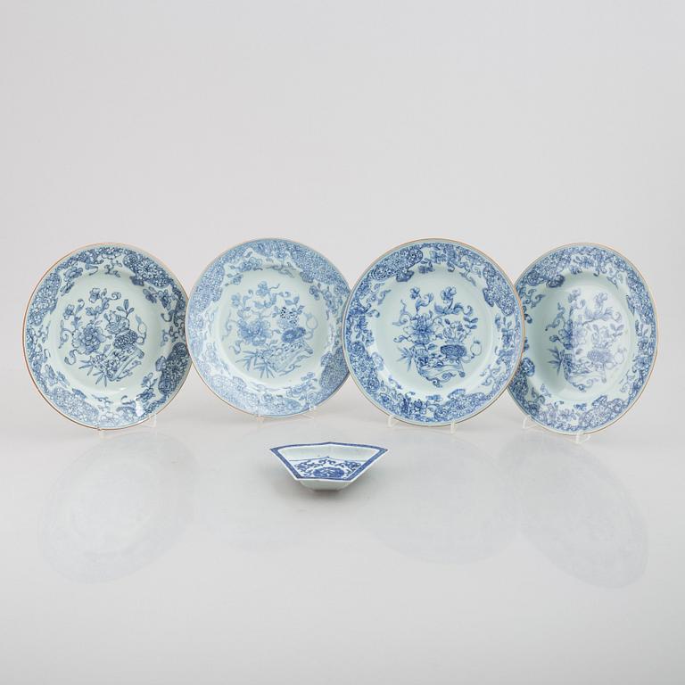 A group of four blue and white dishes and a cabaret piece, Qing dynasty, 18th century.