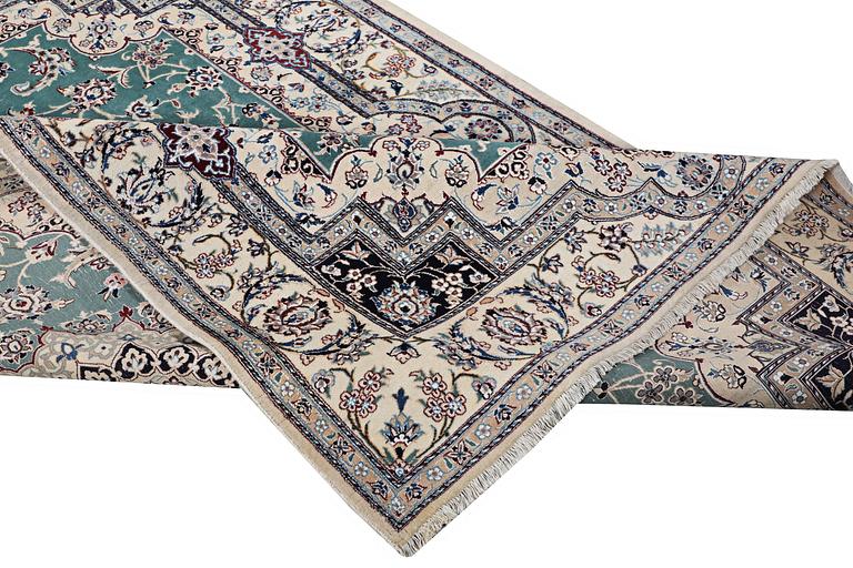 A Nain carpet, part silk, 6 laa, ca. 300 x 201 cm.
