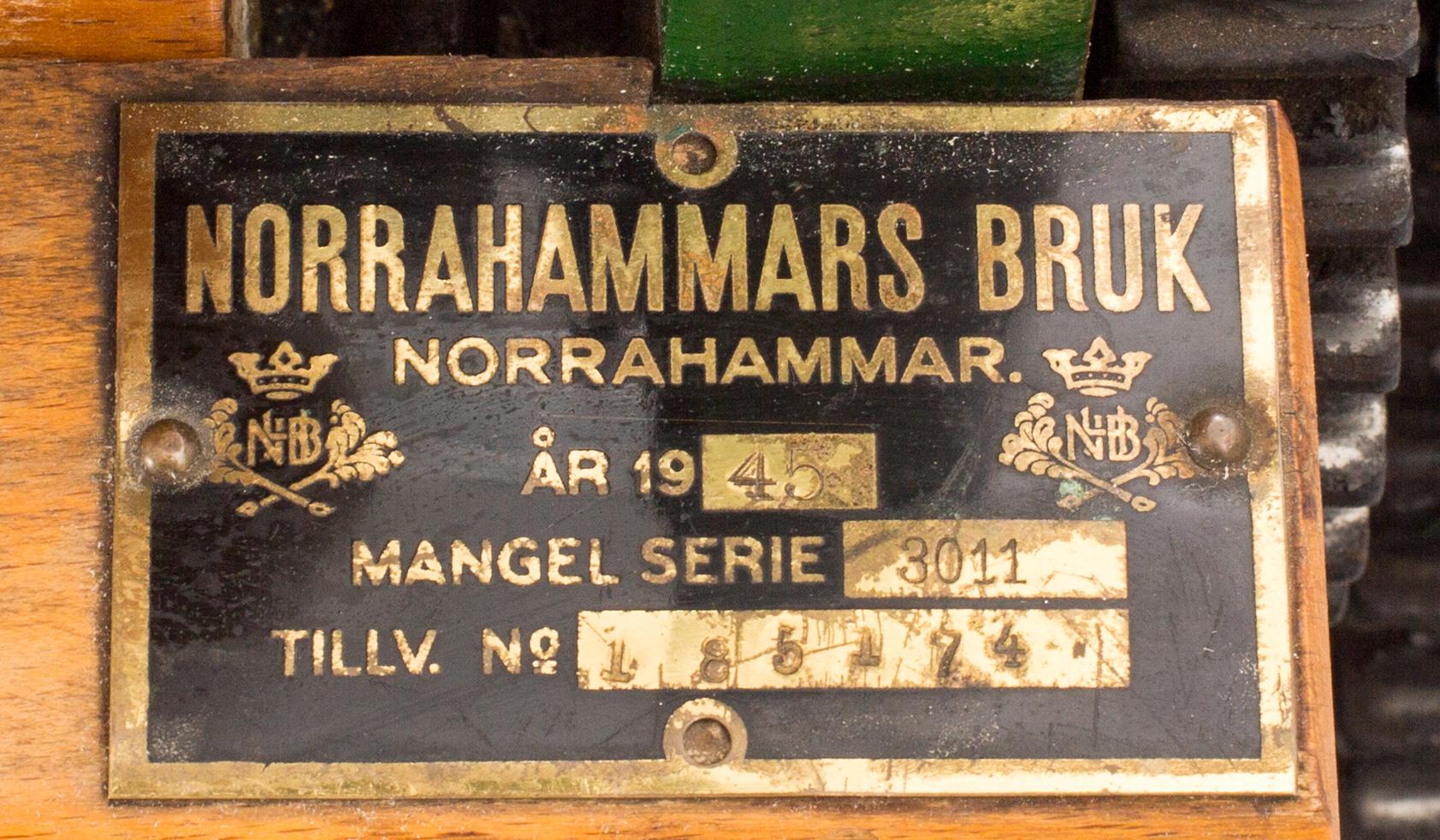 A CAST IRON MANGLE FROM NORRAHAMMARS BRUK, around 1900.