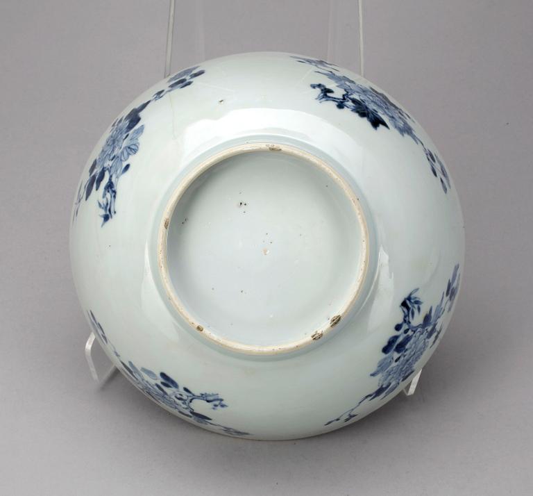 BÅLSKÅL samt ETT PAR SÅSSNIPOR, porslin, Kina. Troligen 1800-tal.