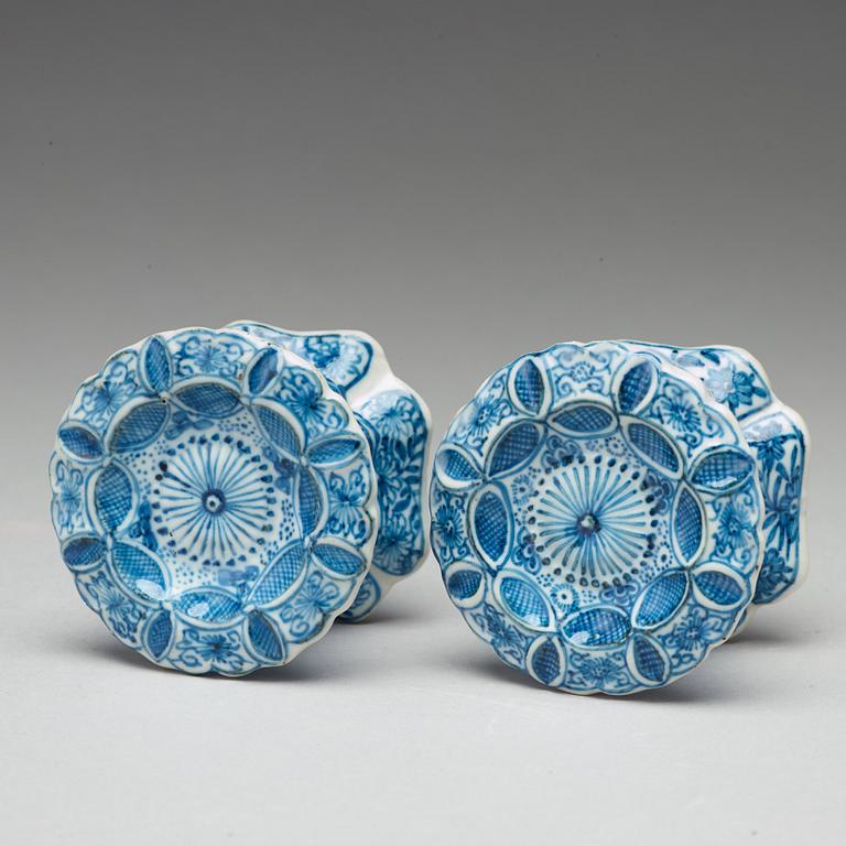 A pair of blue and white salts, Qing dynasty, Kangxi (1662-1722).