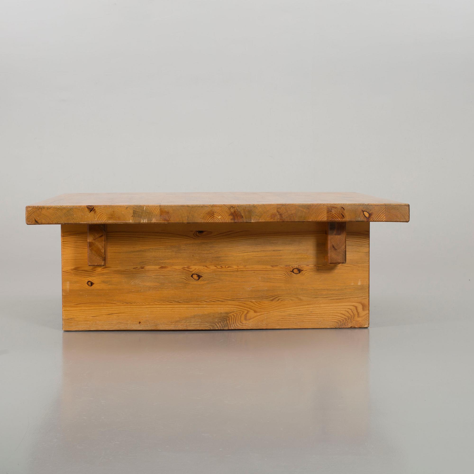 A PINE SOFA TABLE BY ROLAND WILHELMSSON FOR KARL ANDERSSON.