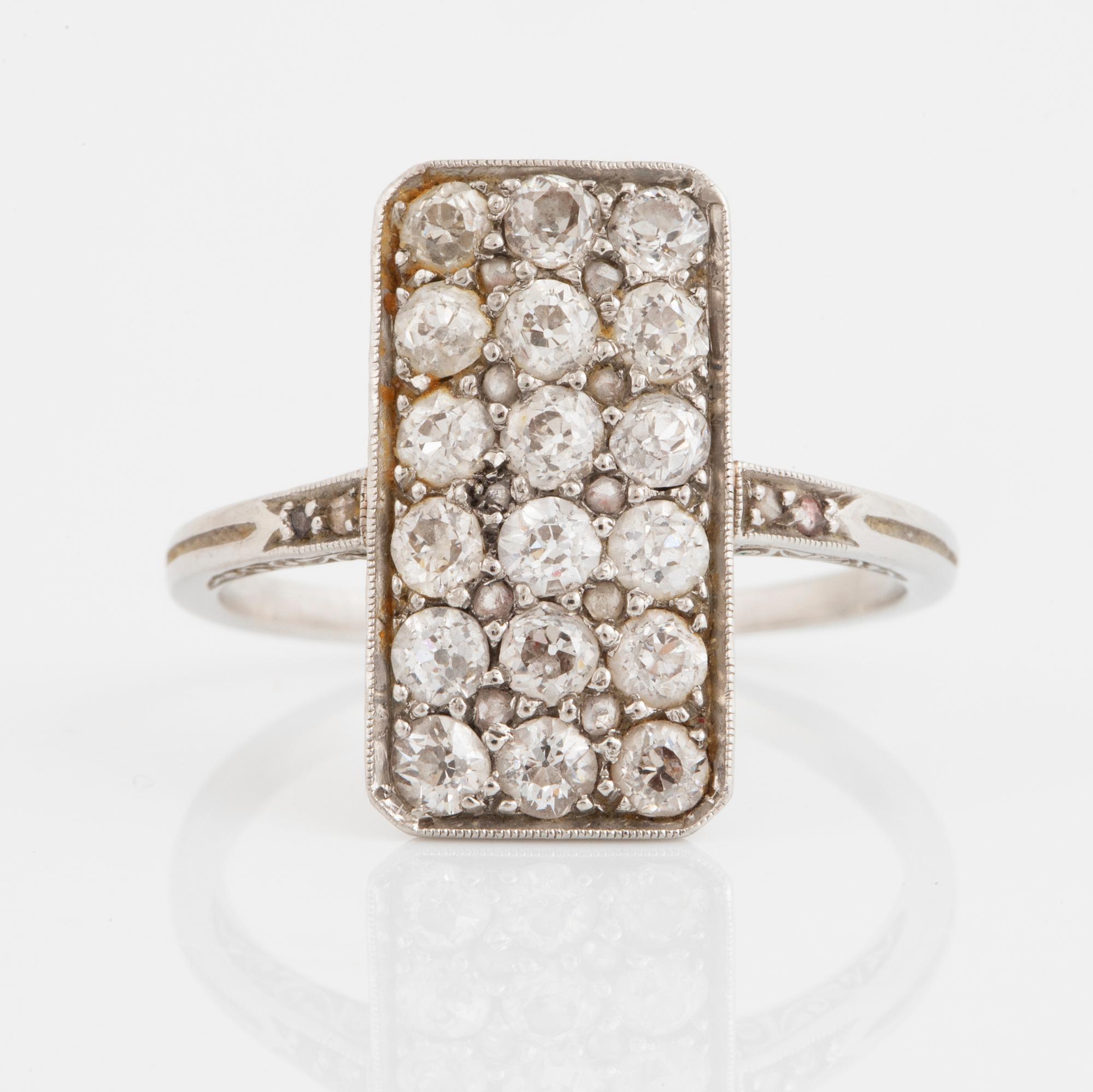White gold and old-cut diamond ring.