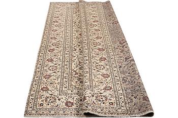 A carpet, Kashan, ca 340 x 238 cm.