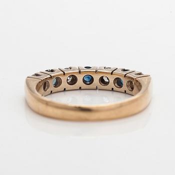 Ring, 14K vitguld med briljantslipade diamanter och safirer.