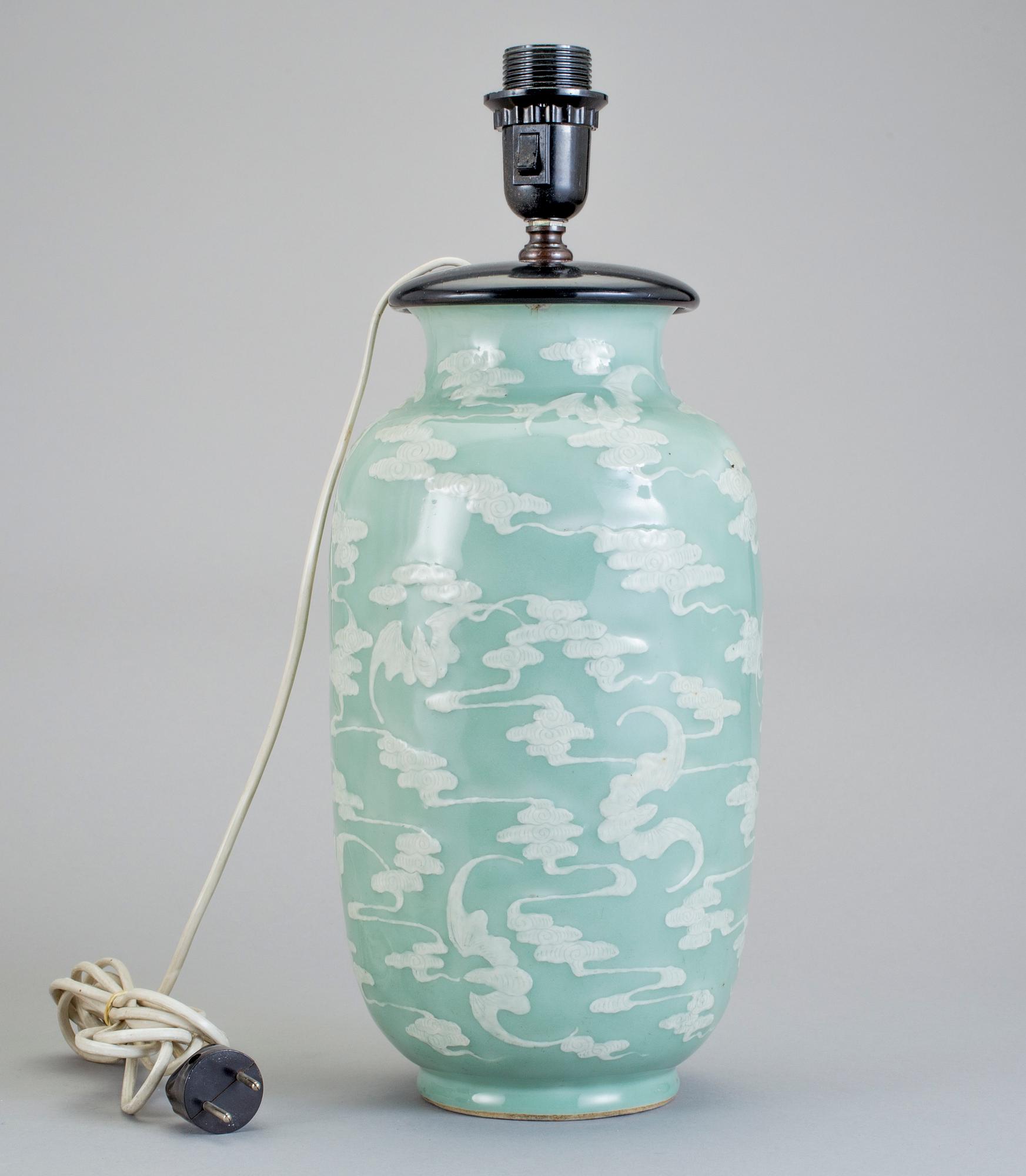 BORDSLAMPA, porslin, Kina, 1900-tal.