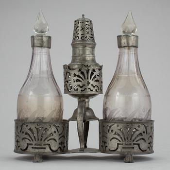 BORDSSURTOUT, tenn, otydliga stämplar, 1800-talets första hälft.