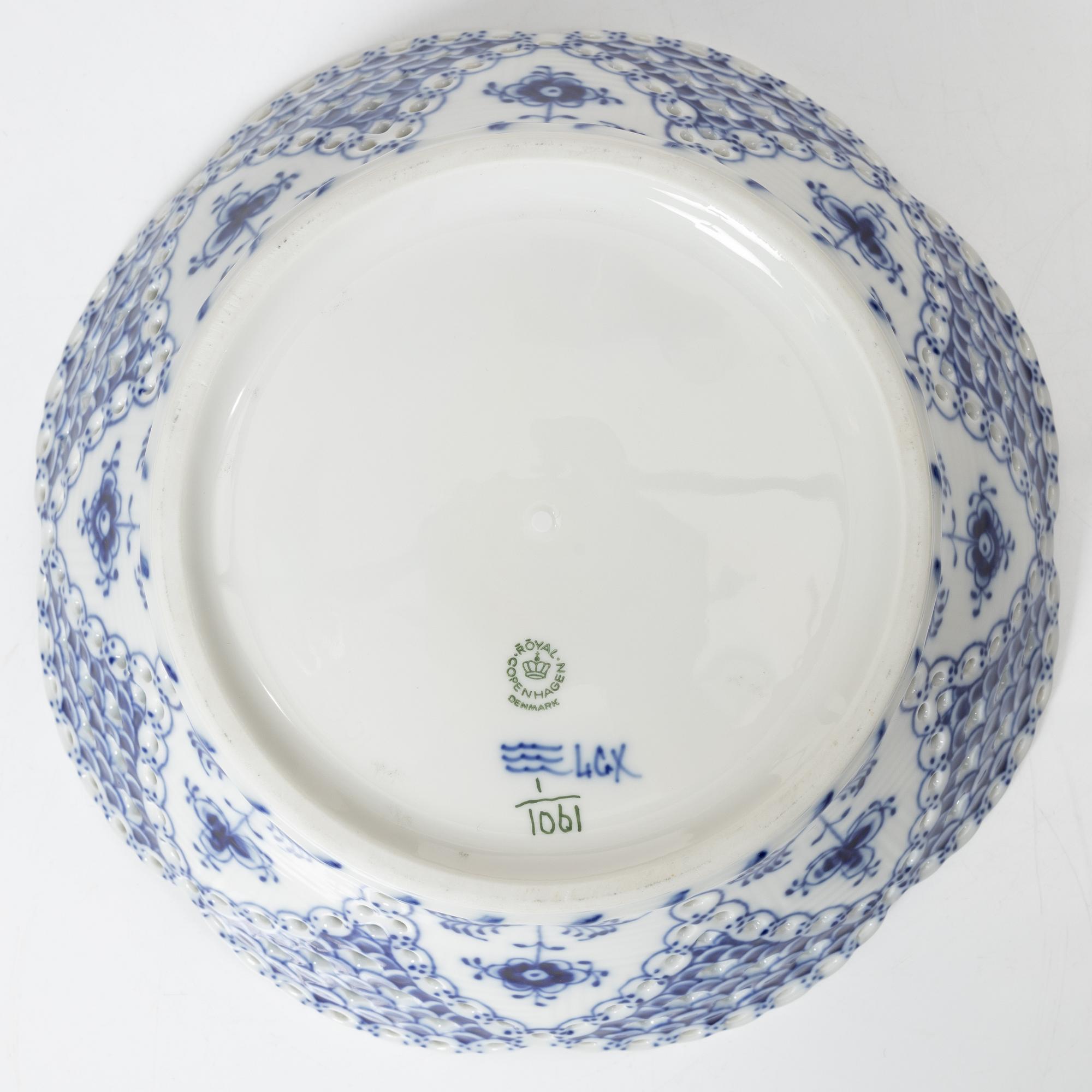 Royal Copenhagen, gallipot, "Musselmalet", Denmark, 1985-91.