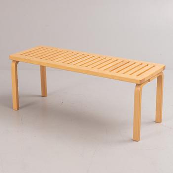 Alvar Aalto, bänk, modell 153A, Artek, Finland.