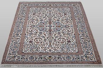 A carpet, Kashan, ca 297 x 197 cm.