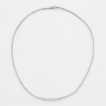 An 18K white gold necklace set with round brilliant-cut diamonds.