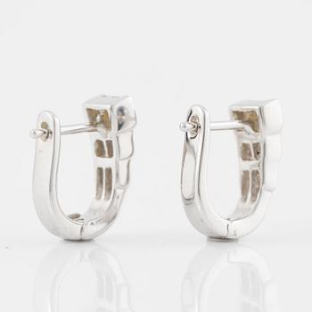 Ring and a pair of earrings, 18K white gold with princess-cut and brilliant-cut diamonds.