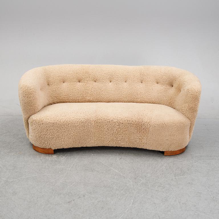 Soffa, klädd i fårskinn, Dansk formgivare, 1940-tal.
