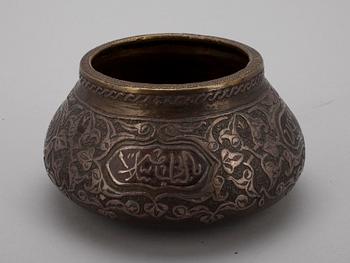 SKÅL, mässing samt silver, arkaiserande, Mellanöstern, sekelskiftet 1800/1900.