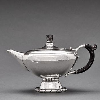Georg Jensen, a 4 pieces coffee and tea service, Copenhagen 1915-19, 830/1000 silver. Design nr 88.