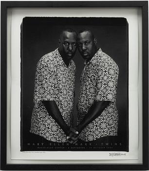 Mary Ellen Mark, "Twins", utställningprint, Hasselblad center, Göteborg, 2003.