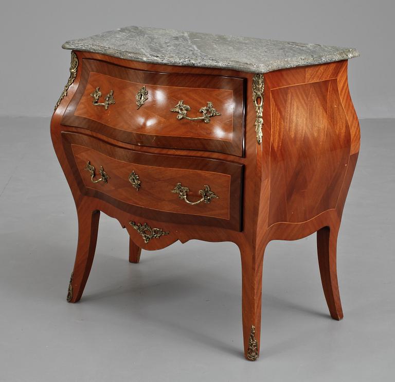 BYRÅ, rokokostil, 1900-tal.