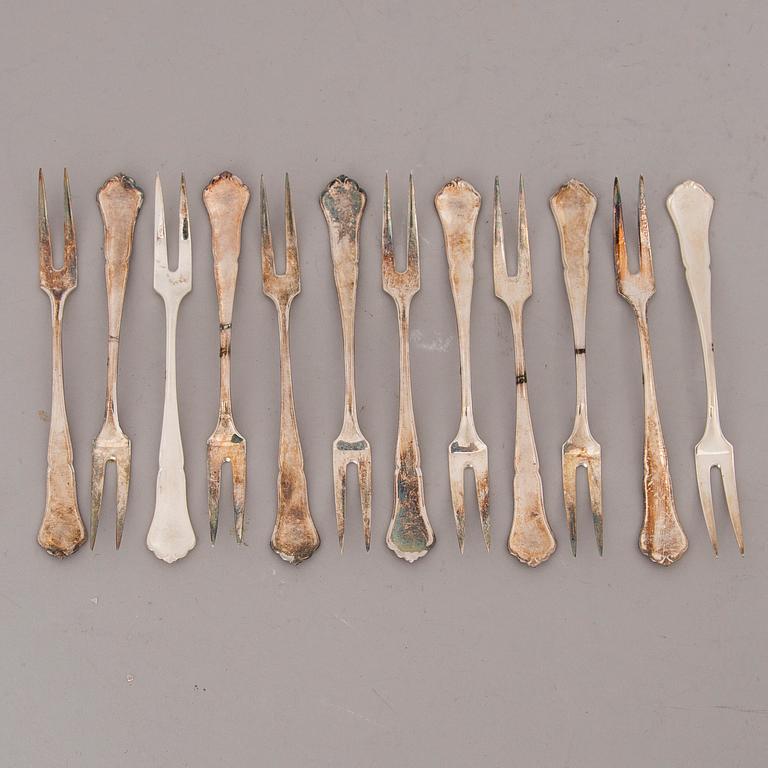 An 58-piece Finnish Chippendale silver cutlery set, Kultateollisuus Oy, Turku and Kultakeskus, Hämeenlinna, 1952-64.