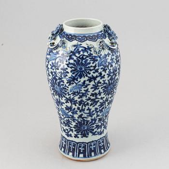 A blue and white baluster vase, Qing dynasty, 19th Century.