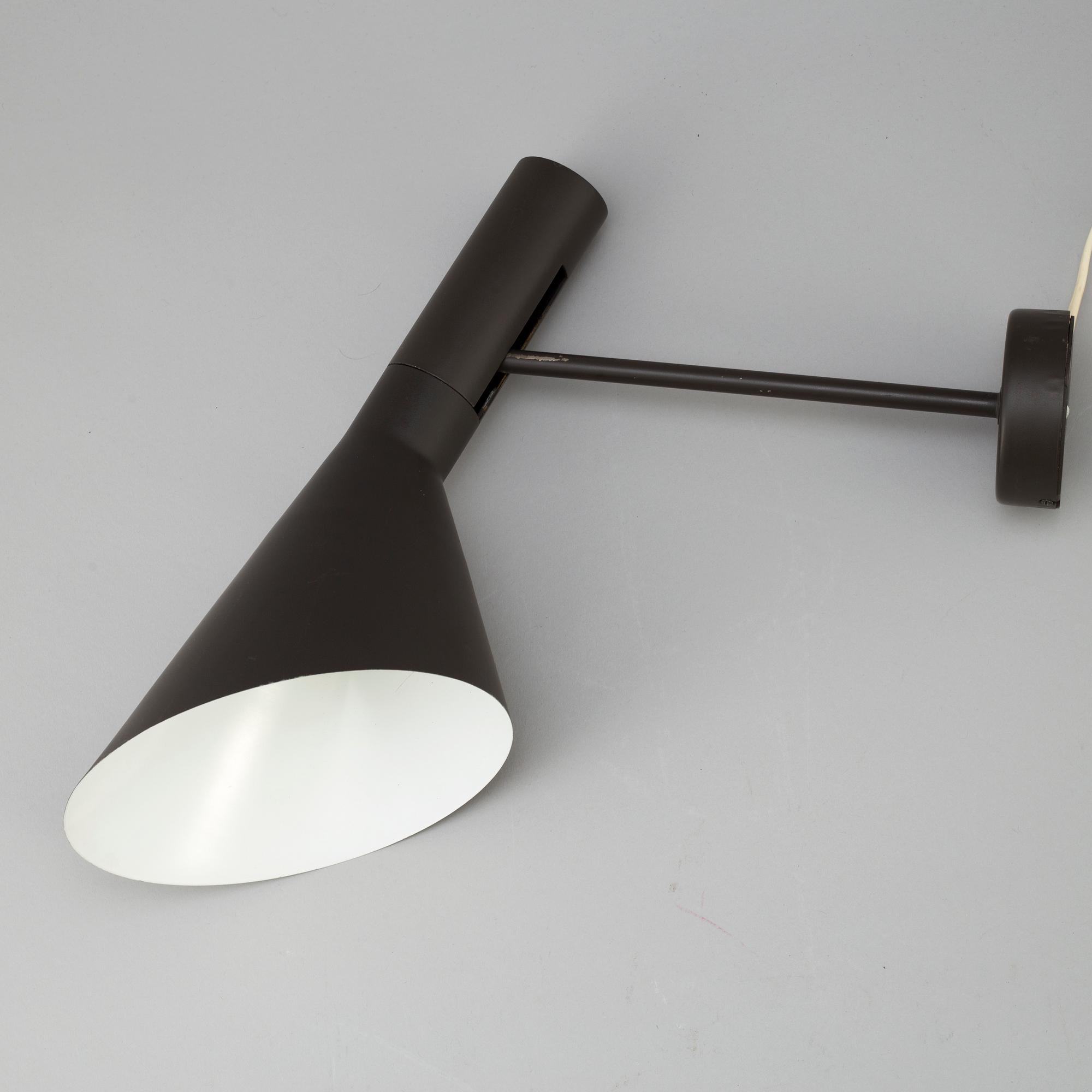 ARNE JACOBSEN, "AJ" vägglampa, på licens av Axel Anell, 1950/60-tal.