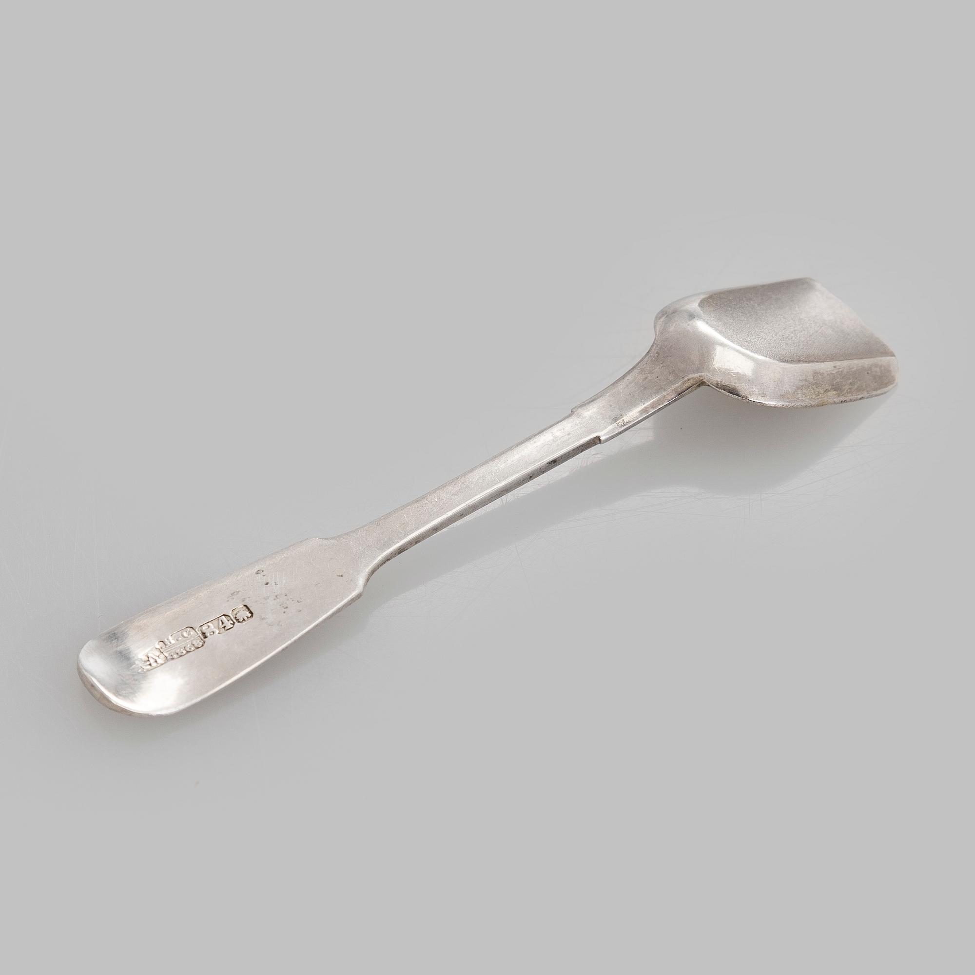 Bägare och saltkar med sked, silver, Ryssland.