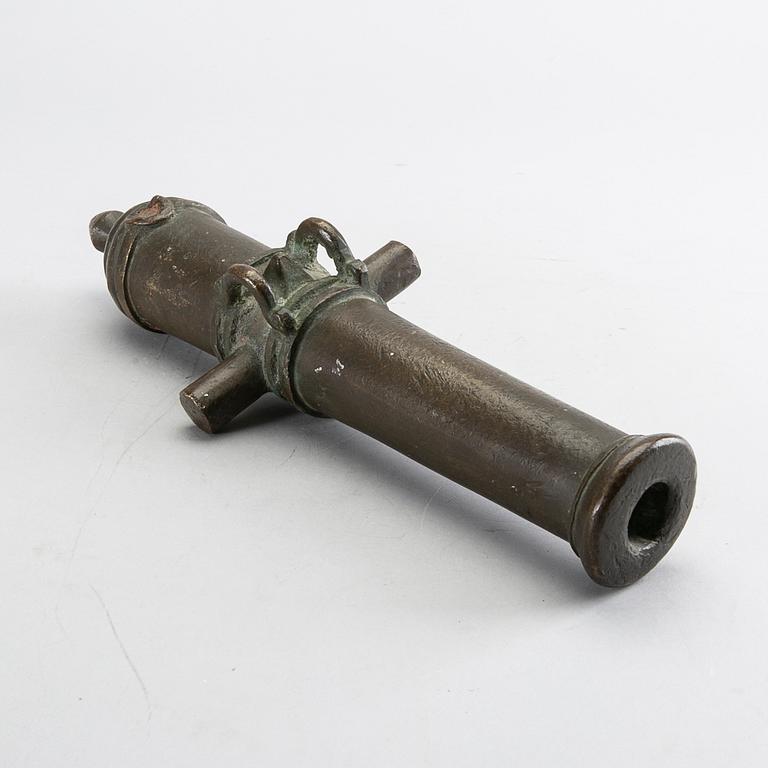 A cast iron canon 19th/20th century.