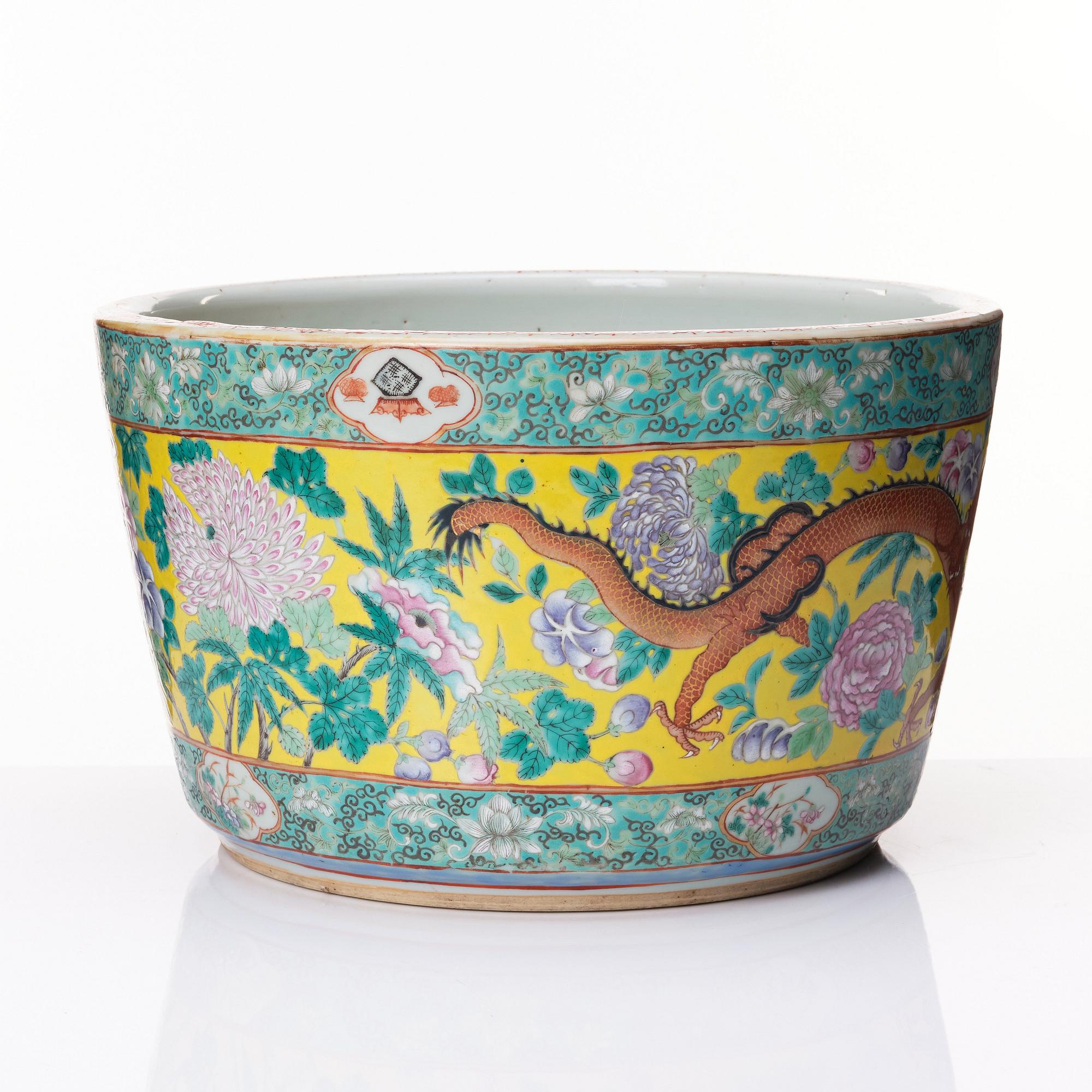 A large enamelled four clawed dragon flower pot, Qing dynasty, circa 1900.