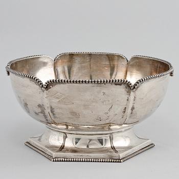 SKÅL, silver, 1900-talets första hälft. Vikt 840 gram.