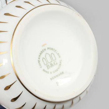 SERVISDELAR, 29+1 delar, porslin, "Måsen", Bing & Gröndahl samt Royal Copenhagen, Danmark, 1900-talets  fjärde kvartal.