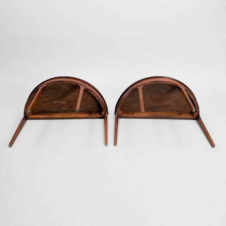 A PAIR OF SIDETABLES, mahogany, England, first half of the 19th century.